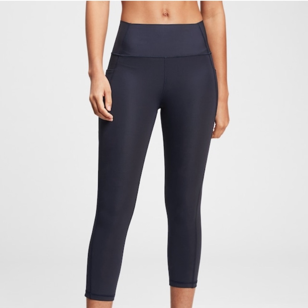 NWT GapFit High Rise Capris in Sculpt Revolution